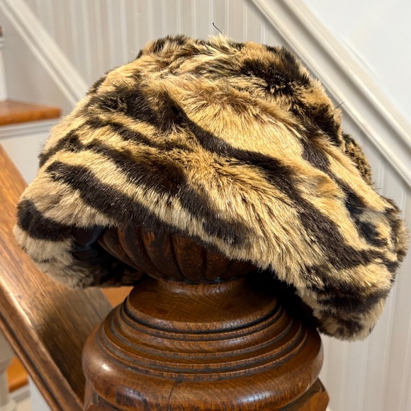 Kenneth Cole Reaction Faux Fur Animal Print Hat - Picture 1 of 5